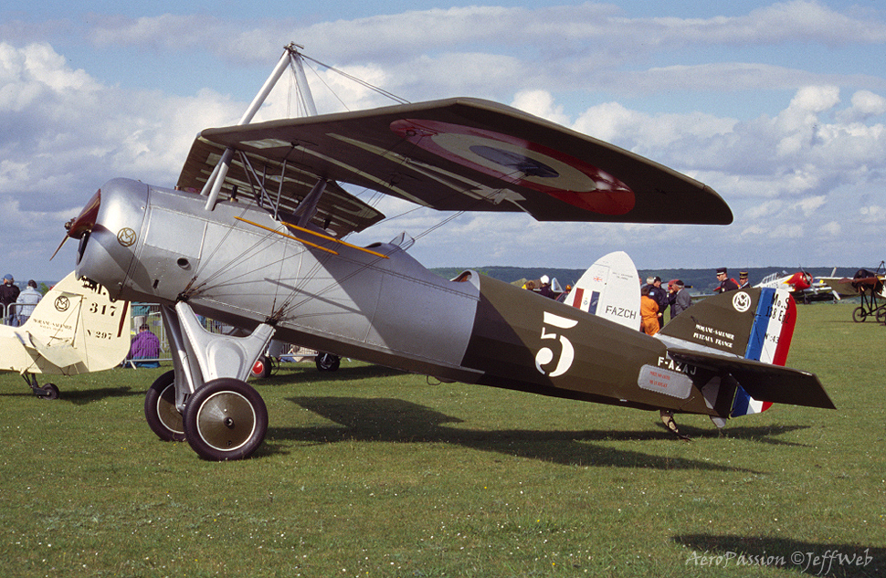 Morane-Saulnier MS.138 aux couleurs françaises au sol