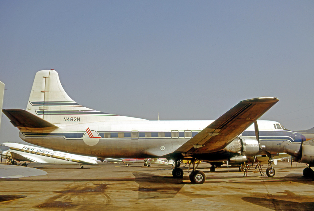 Martin 4-0-4 vu de côté