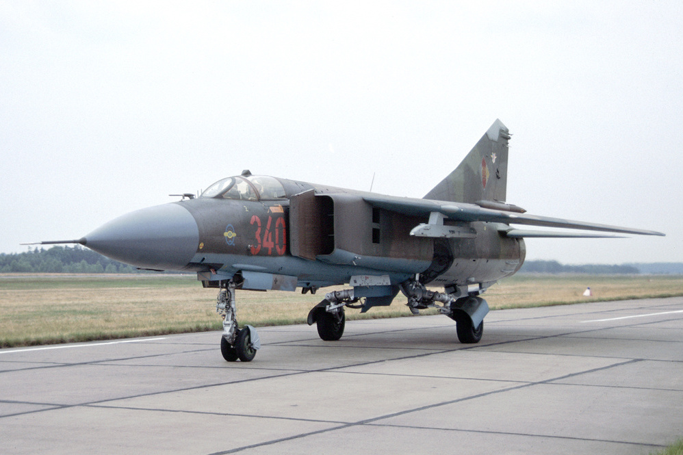 Mikoyan-Gourevitch MiG-23ML est-allemand au roulage