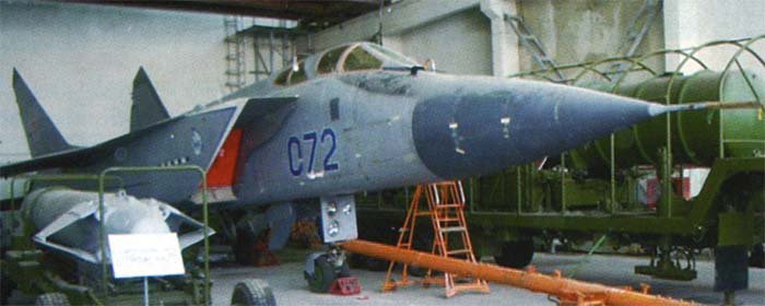 Mikoyan-Gourevitch MiG-31D russe stocké
