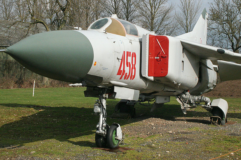 Mikoyan-Gourevitch MiG-23ML gris polonais