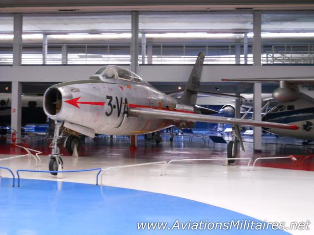 Republic F-84F Thunderstreak français du Bourget par Clansman