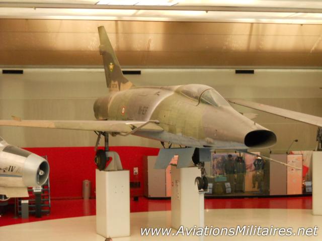 North American F-100D Super Sabre français
