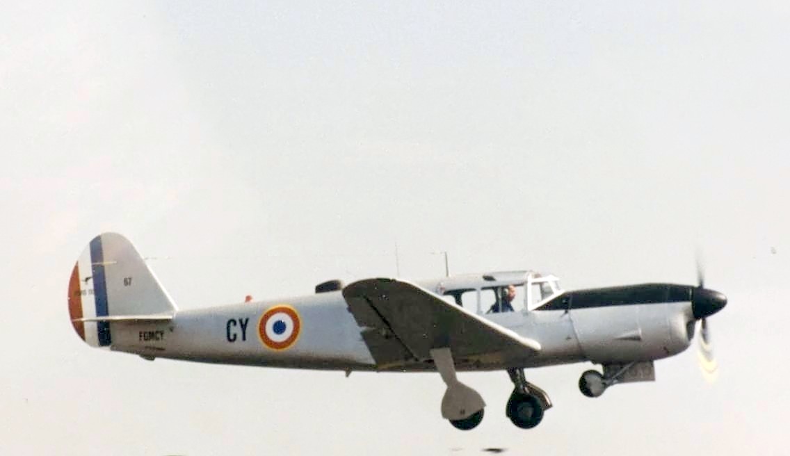 Nord 1101 Noralpha aux couleurs françaises au décollage
