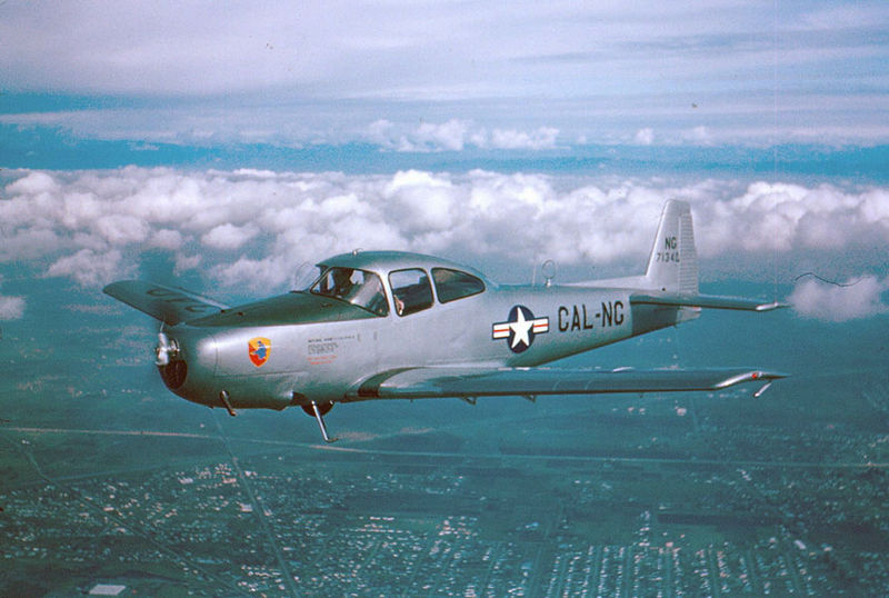 North American Navion (L-17A) de l'USAF en vol
