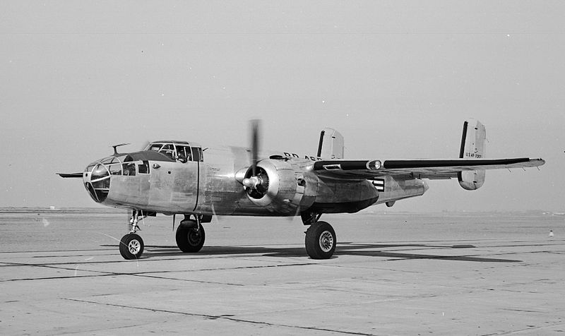 North American B-25 Mitchell (TB-25J) de l'USAF au sol