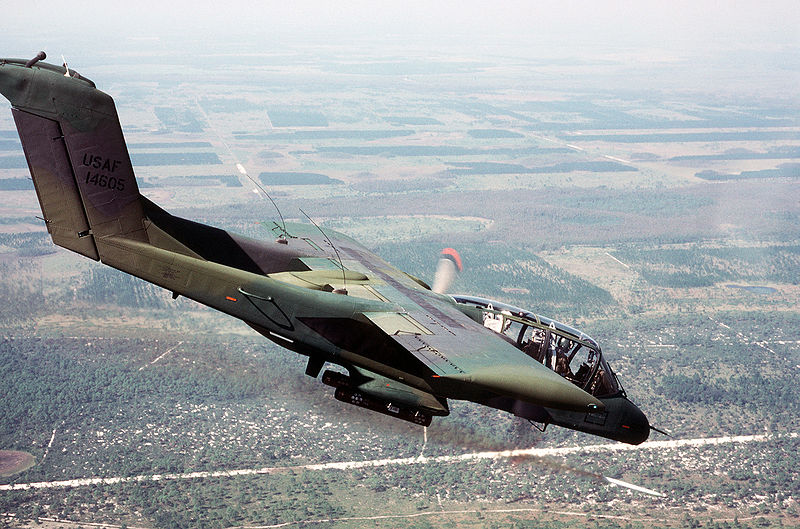 North American OV-10A Bronco de l'USAF en piqué