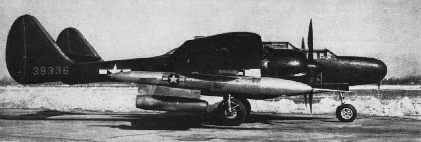 Northrop P-61C Black Widow avec un missile Gorgon IV