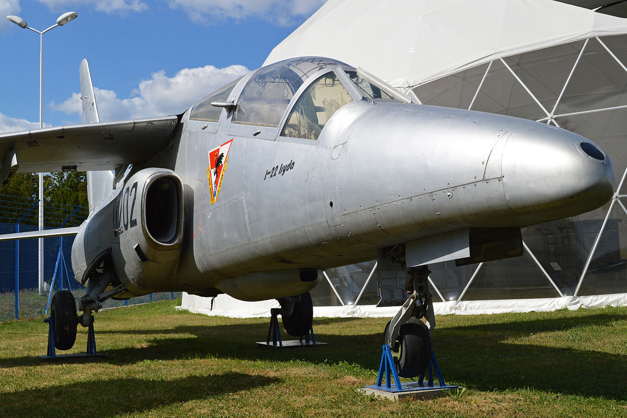 PZL I-22 Iryda (M-92) vu de l'avant