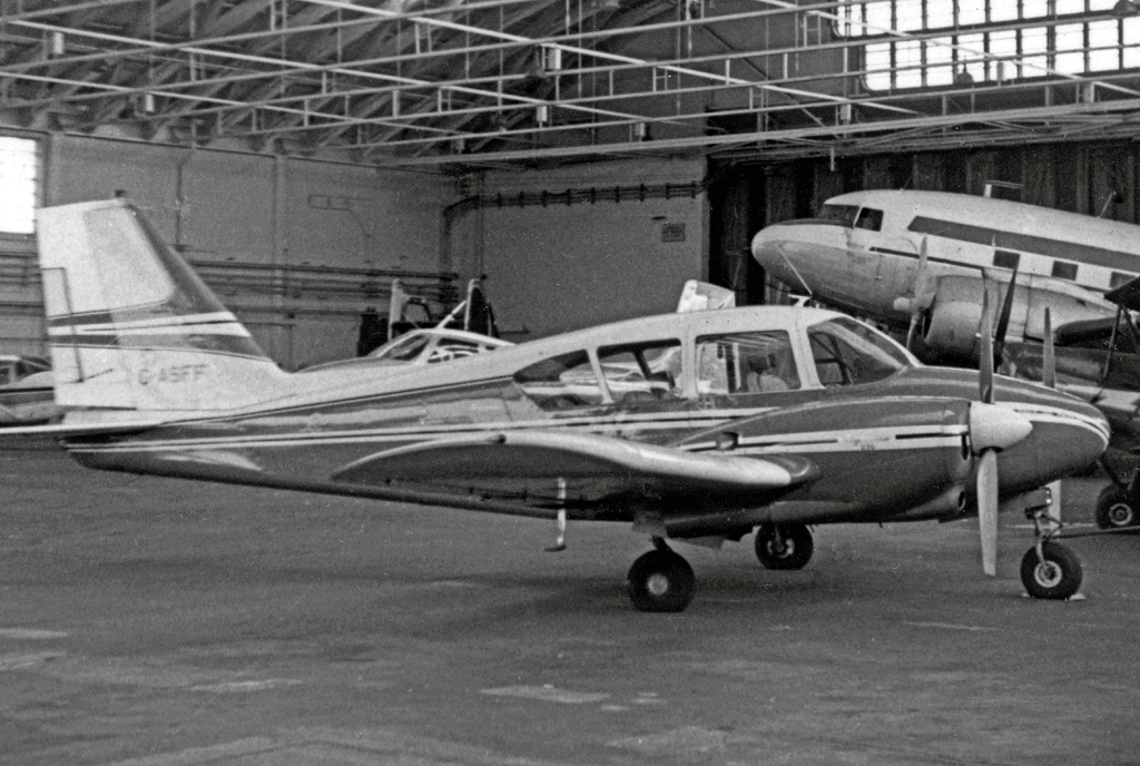 Piper PA-23-235 Apache