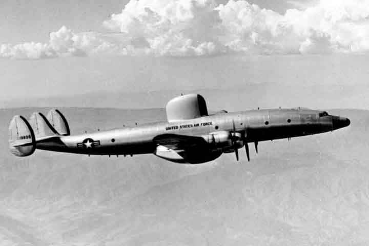Lockheed EC-121 Warning Star (RC-121C) de l'USAF en vol