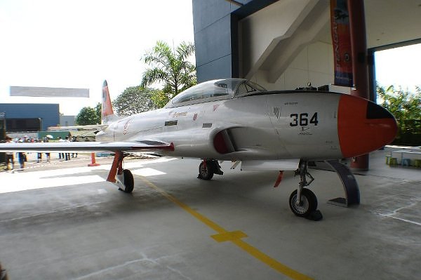 Lockheed T-33A singapourien