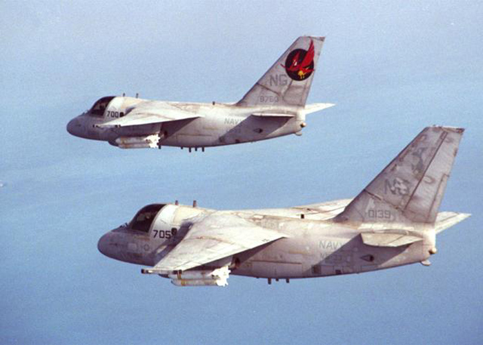 Lockheed S-3B Viking de l'US Navy en formation