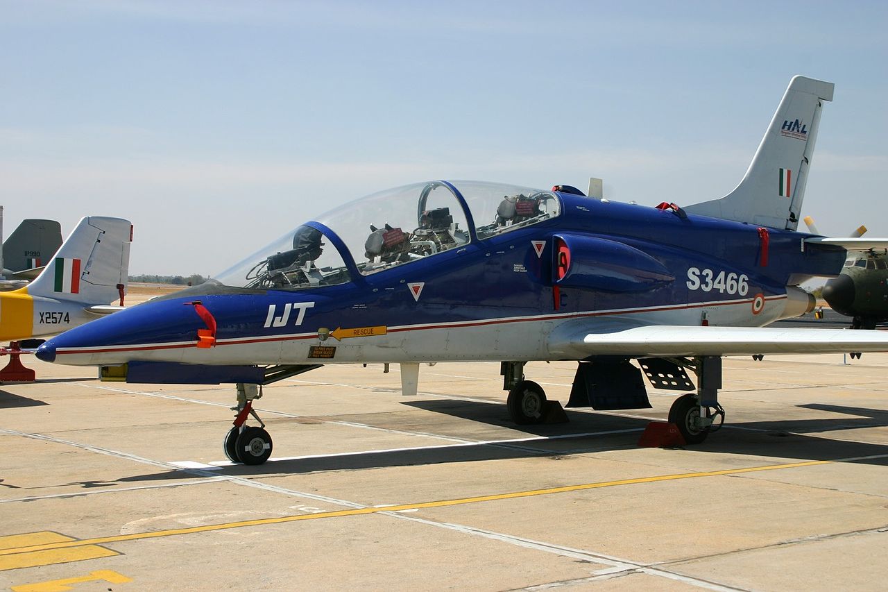 HAL HJT-36 Sitara en bleu