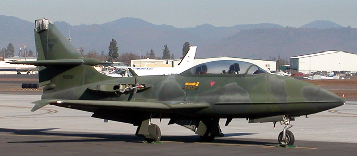 Boeing Skyfox au sol sans ses moteurs