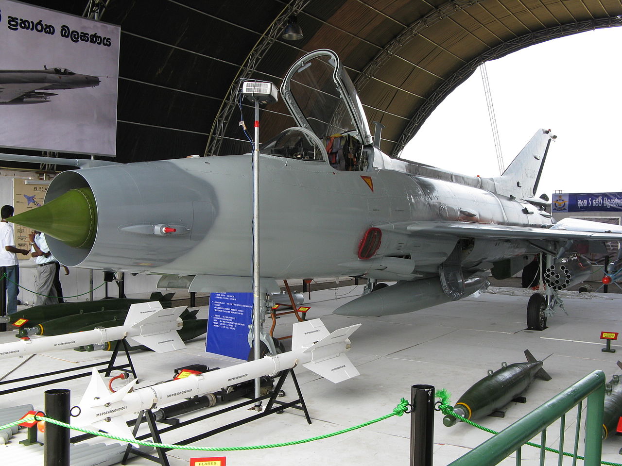 Chengdu J-7 (F-7GS) srilankais