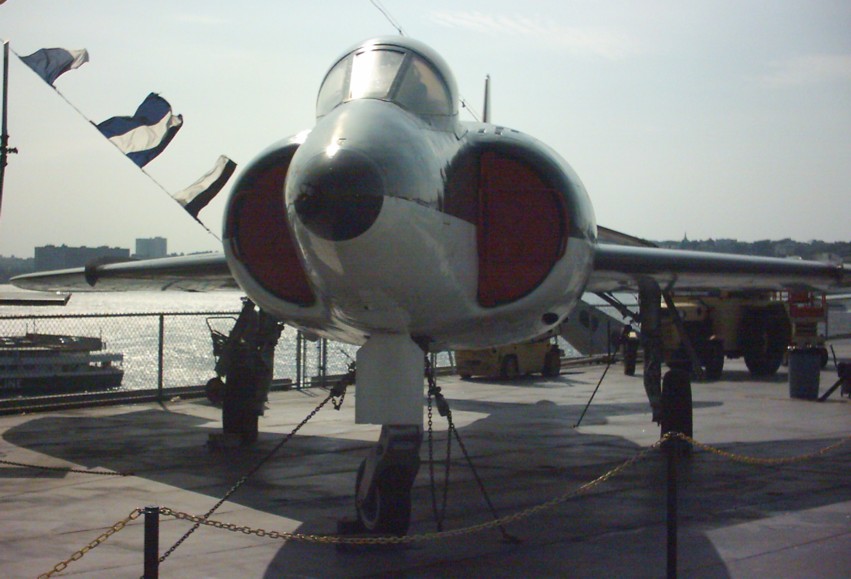 Supermarine Scimitar vu de face