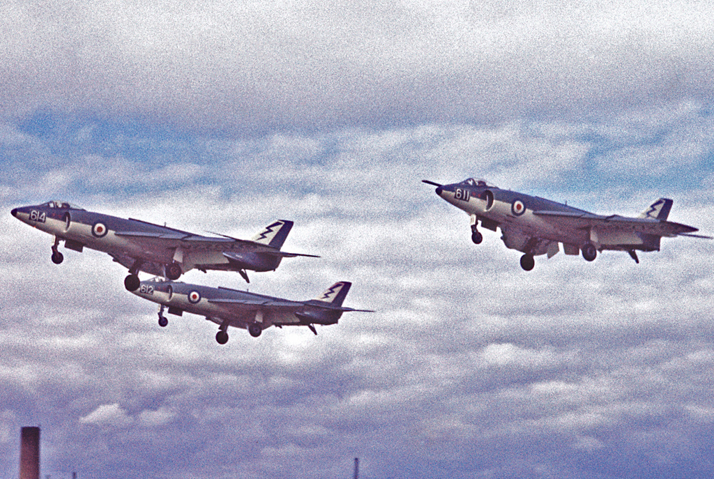 Supermarine Scimitar en formation