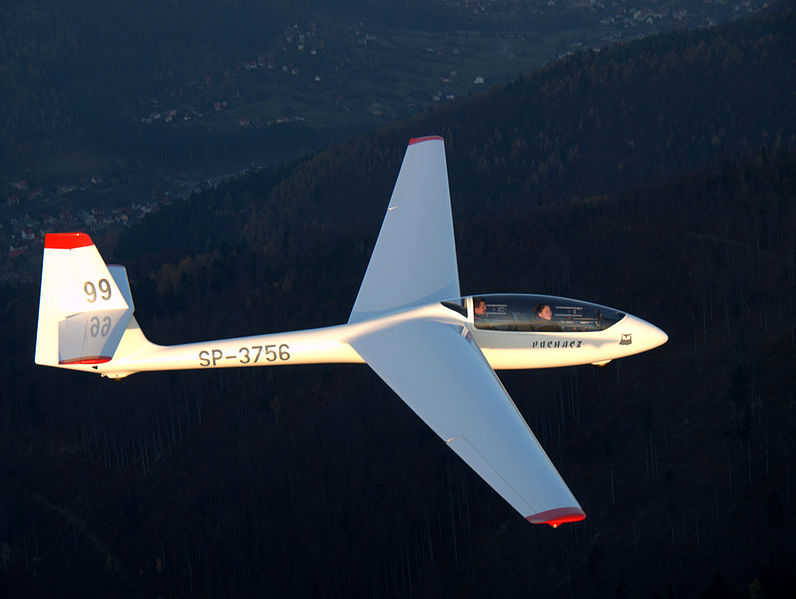 PZL SZD-50 Puchacz civil en vol
