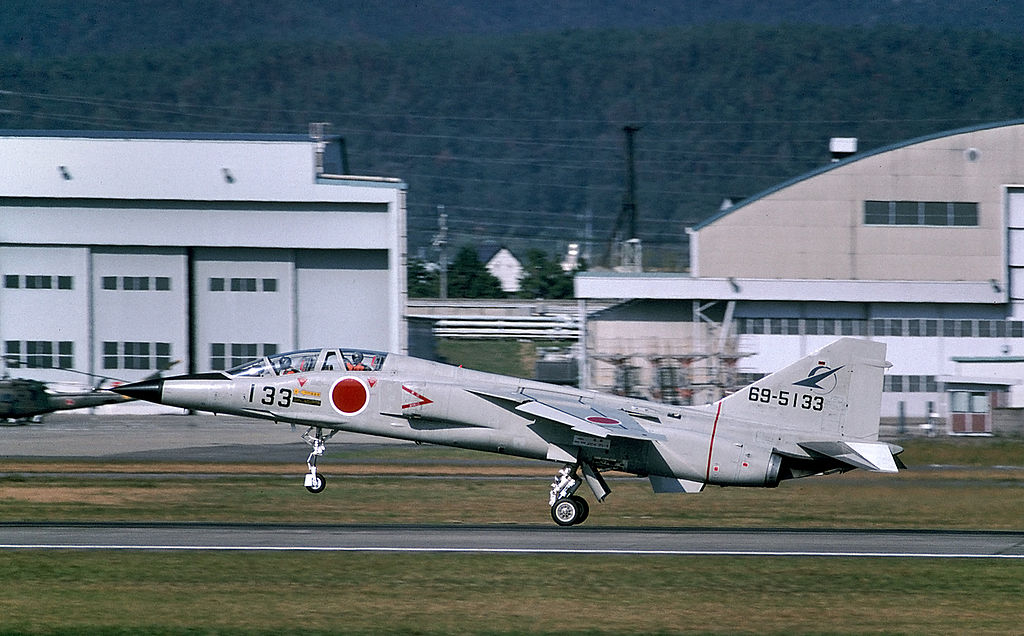 Mitsubishi T-2 japonais au décollage