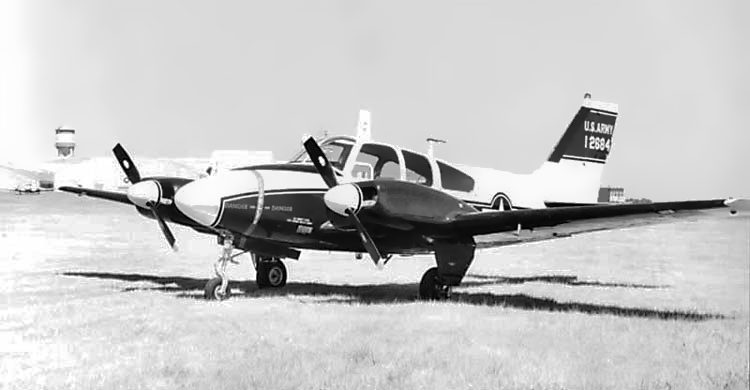 Beech 55 Baron (T-42 Cochise) de l'US Army