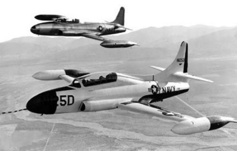 Lockheed T-1A SeaStar de l'US Navy en vol avec un TV-2