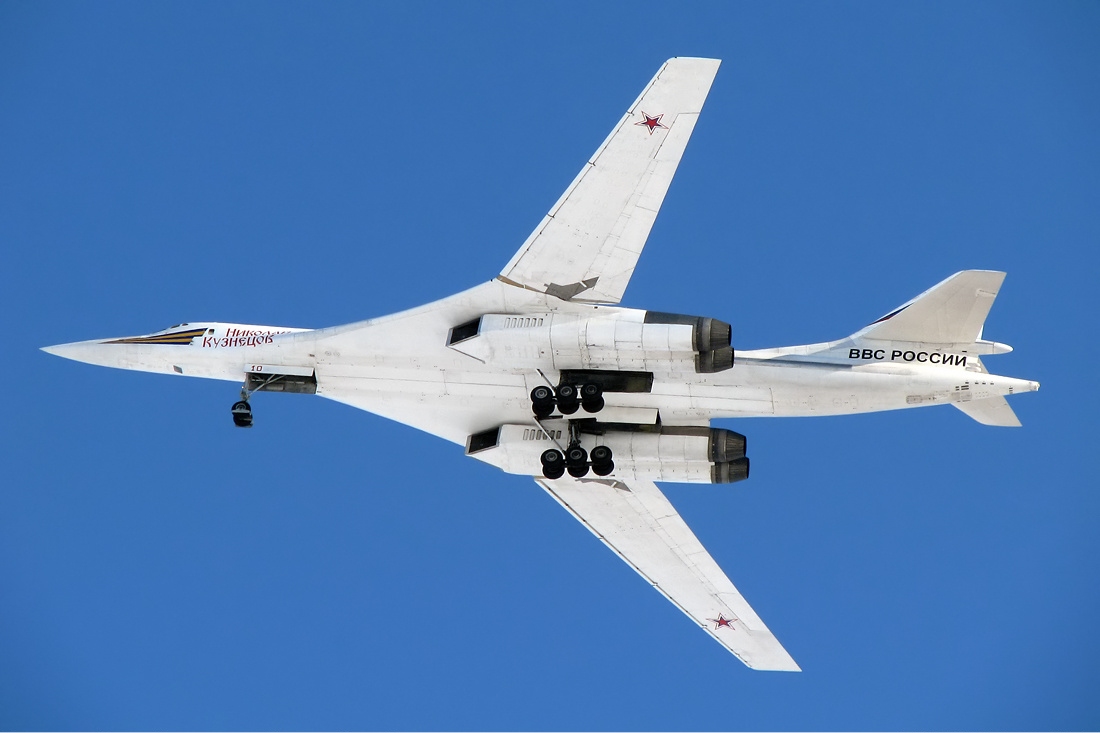 Tupolev Tu-160 Blackjack russe en vol train sorti