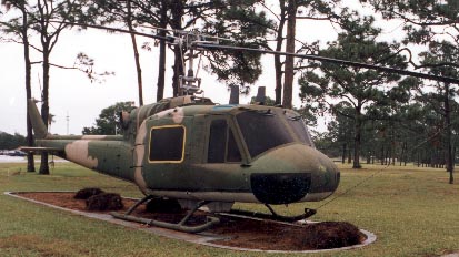Bell UH-1P Iroquois en statique