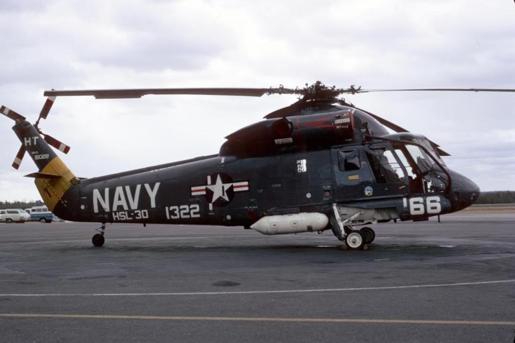 Kaman SH-2F Seasprite de l'US Navy au sol