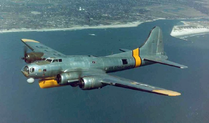 Boeing B-17 Flying Fortress (PB-1G) de l'USCG en vol