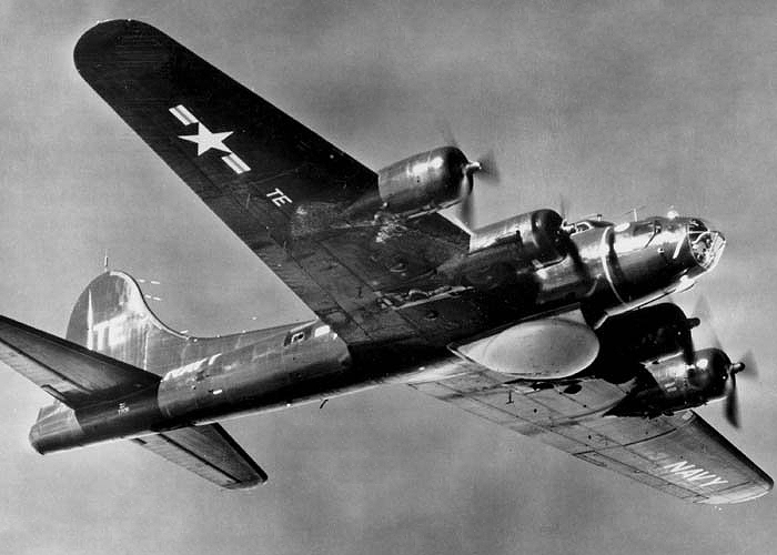 Boeing B-17 Flying Fortress (PB-1W) de l'US Navy en vol