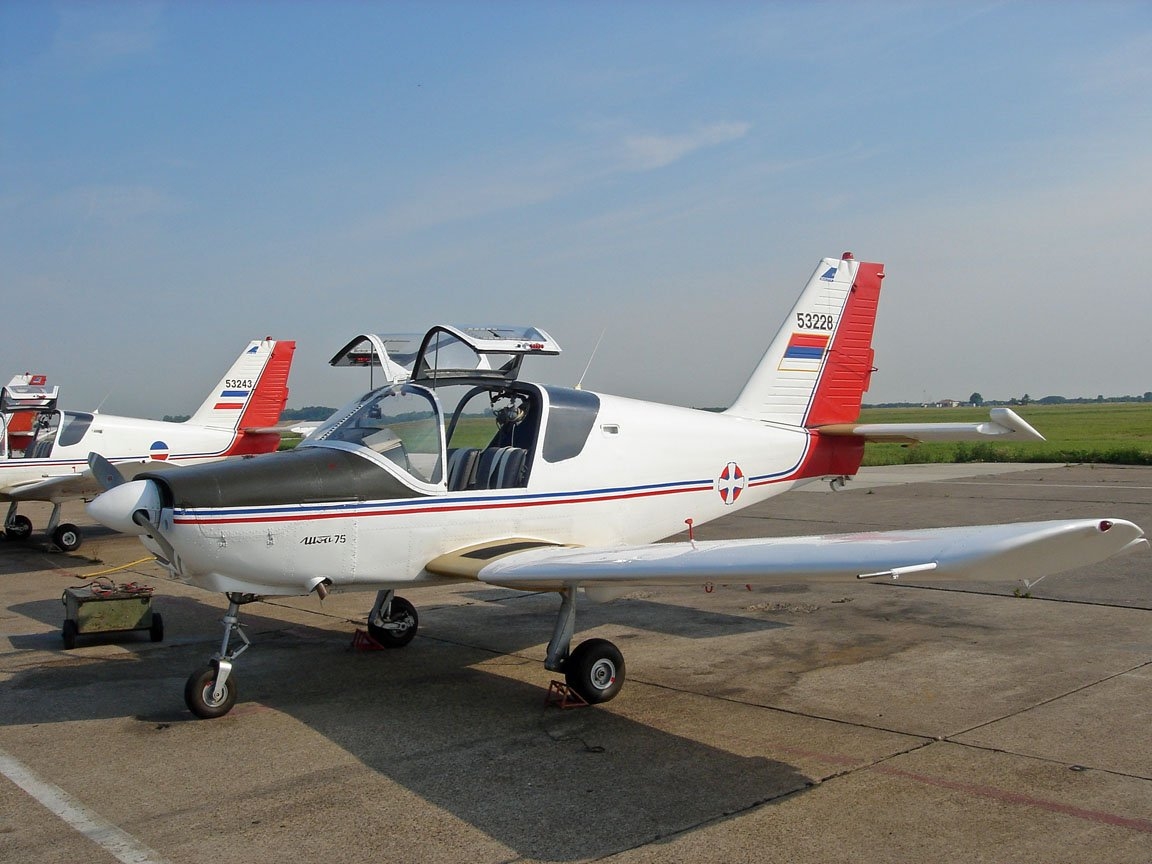 UTVA 75 serbe au statique