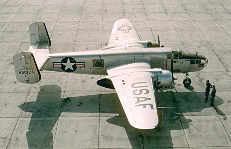 North American B-25 Mitchell (VB-25J) de l'USAF au sol