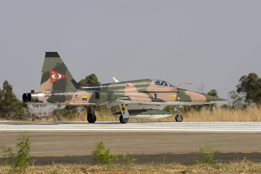Canadair VF-5A Freedom Fighter venezuelien vu de côté