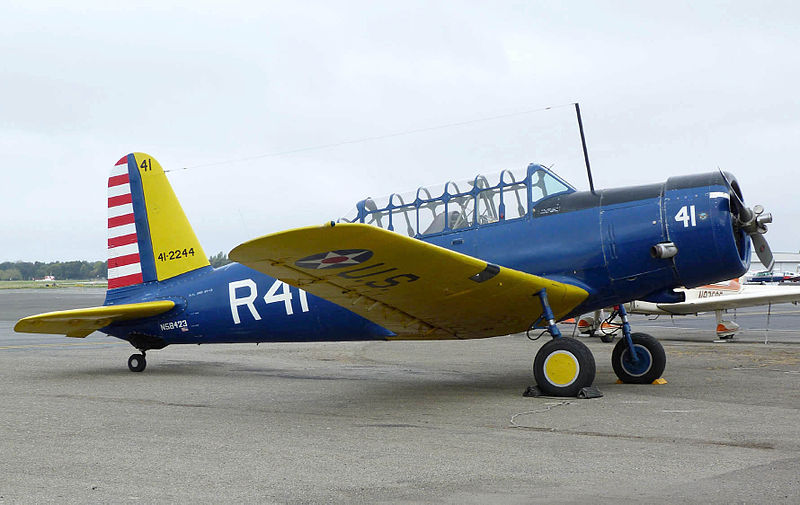Vultee BT-13A Valiant de l'USAAF jaune et bleu