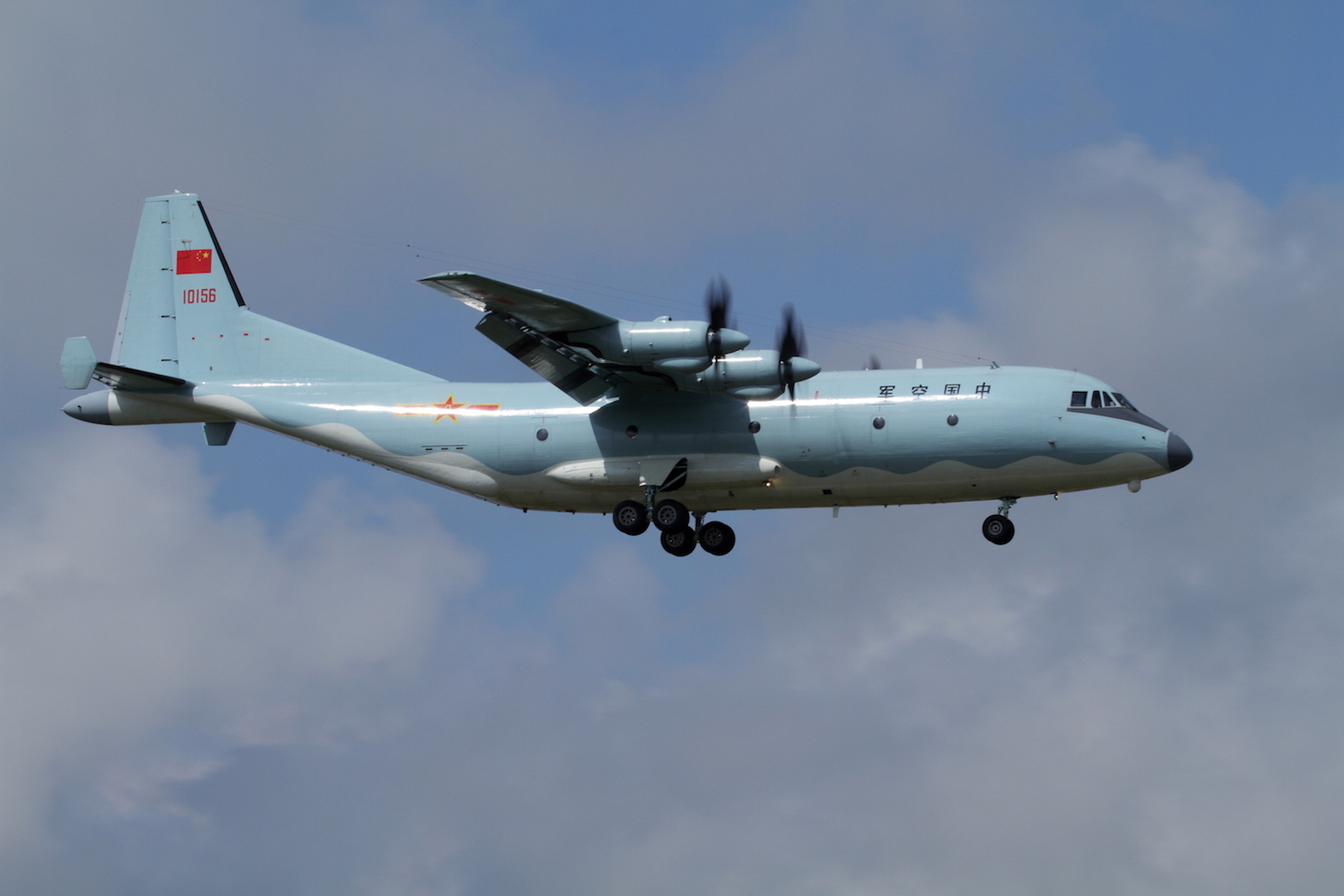 Shaanxi Y-9 chinois en vol