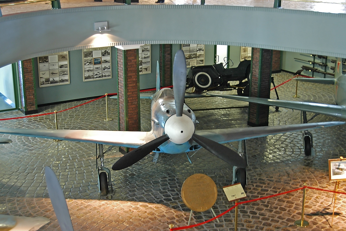 Yakovlev Yak-3 en plongée de front