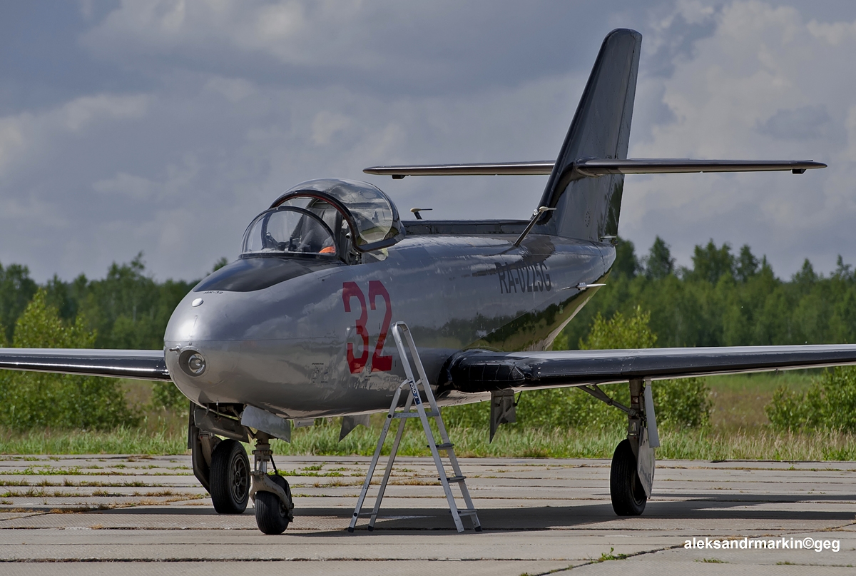 Yakovlev Yak-32 Mantis vu de l'avant