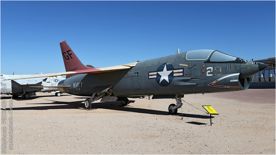 Vought F-8 Crusader (DF-8F) de l'US Navy par Stanak
