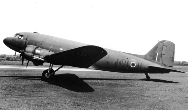 Douglas C-47A (Dakota Mk III) de la RAF