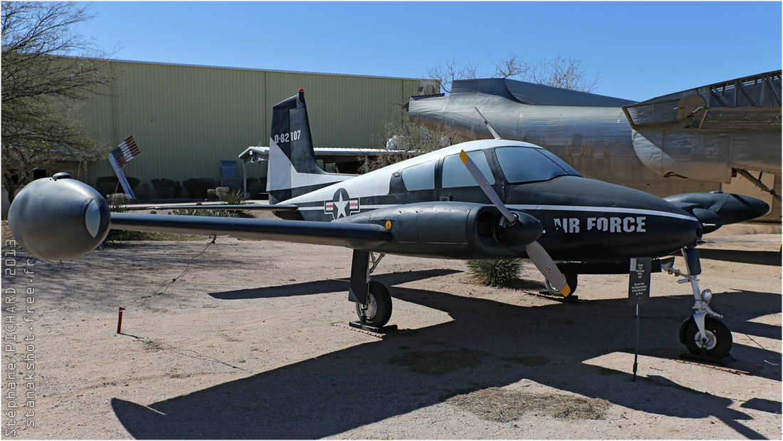 Cessna 310 (U-3A) de l'USAF par Stanak