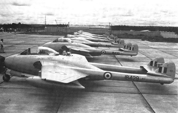 De Havilland DH-100 Vampire FB.52 indiens alignés au sol