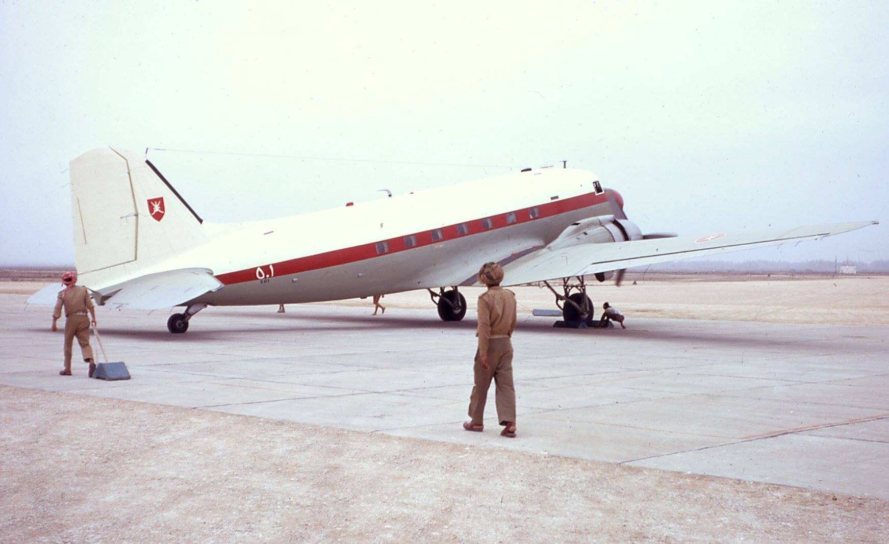 Douglas C-47B Dakota omanais