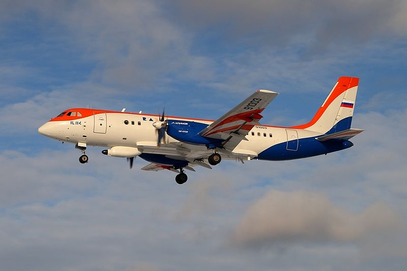 Iliouchine Il-114LL en vol train sorti