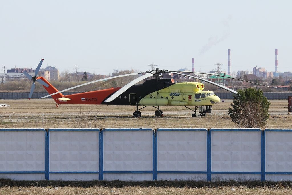 Mil Mi-10 Harke civil de profil