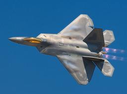 F-22A sur la tranche F-22A sur la tranche
