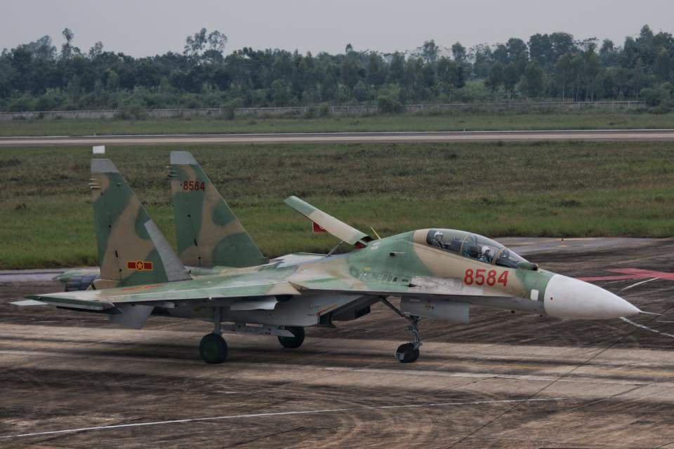 Sukhoï Su-30MK2V vietnamien au sol vu de profil