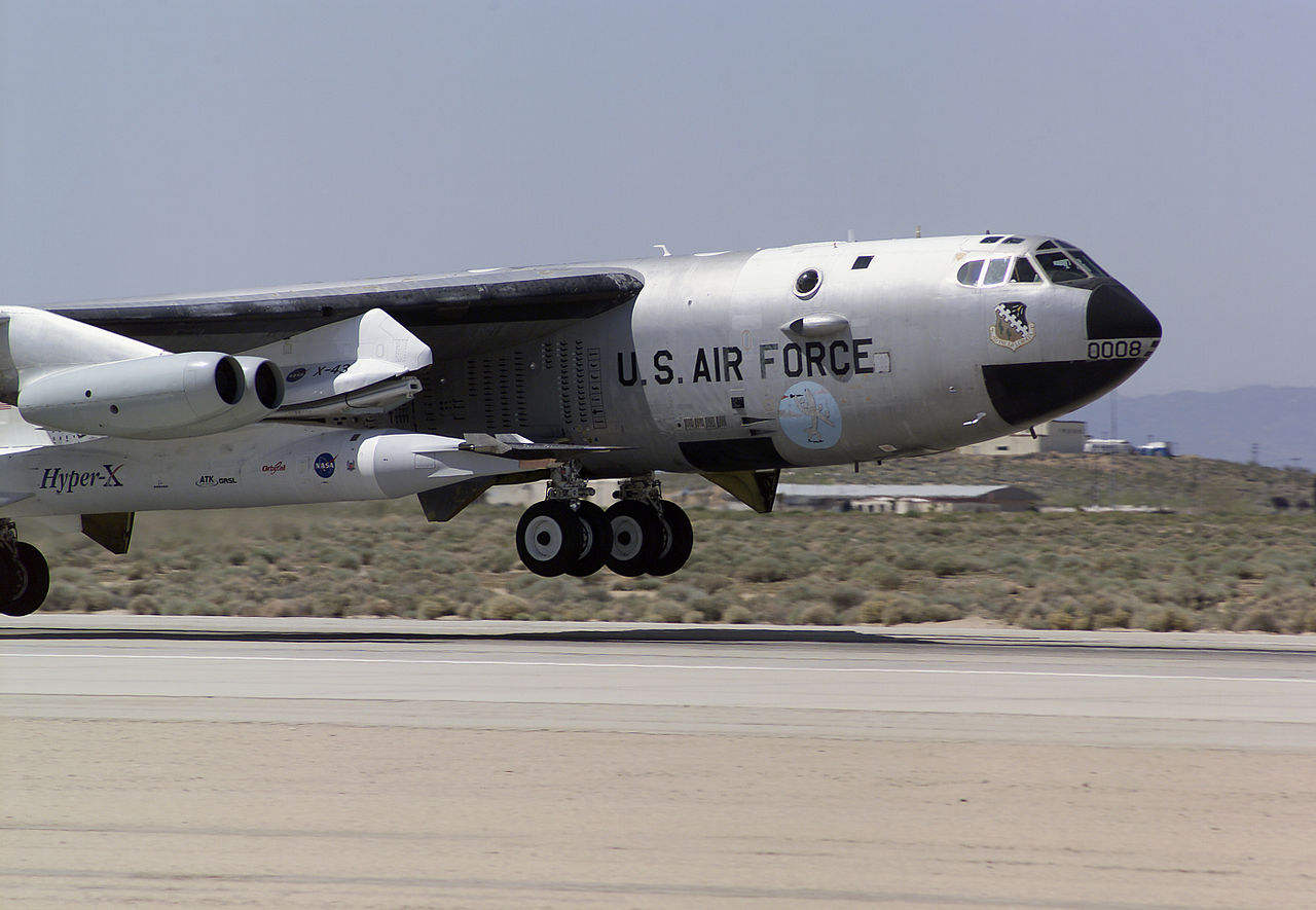 NASA X-43A au décollage (Pegasus et B-52B)