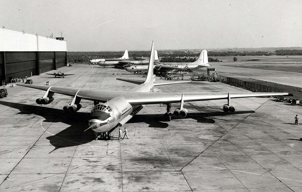 Convair YB-60 au sol vu de face