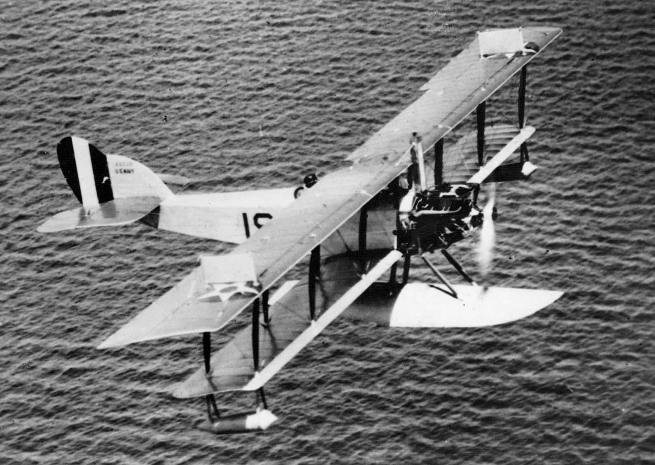 Curtiss Model N-9 de l'US Navy en vol